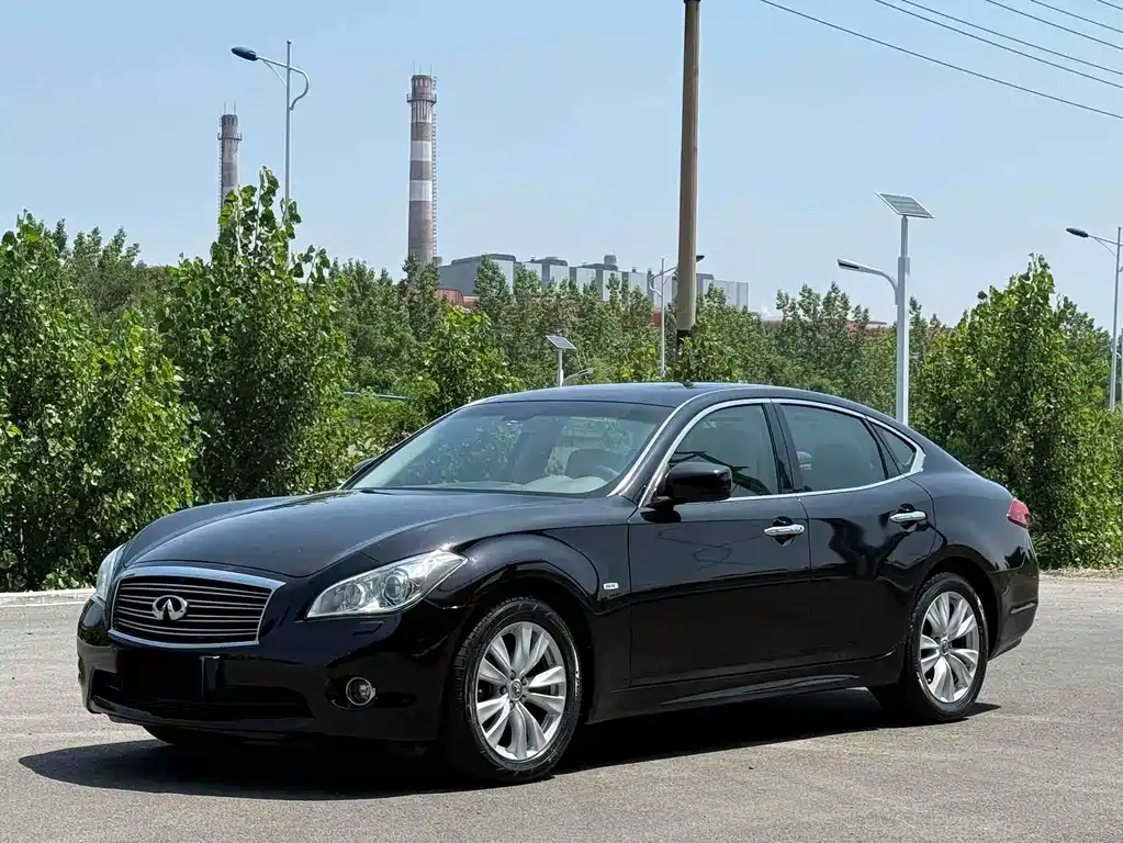 Купить Infiniti M
