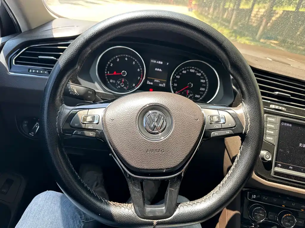 Volkswagen Tiguan L — миниатюра 11