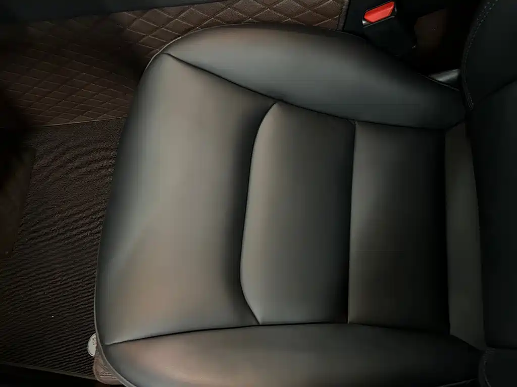 Tesla Model Y — миниатюра 14