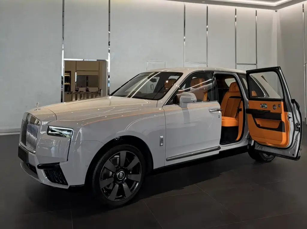 Rolls-Royce Cullinan 2026 6.7T AT