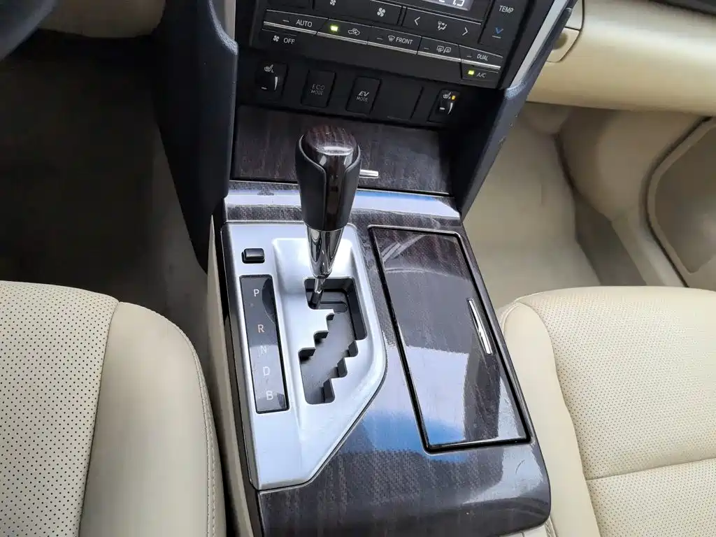 Toyota Camry — миниатюра 13