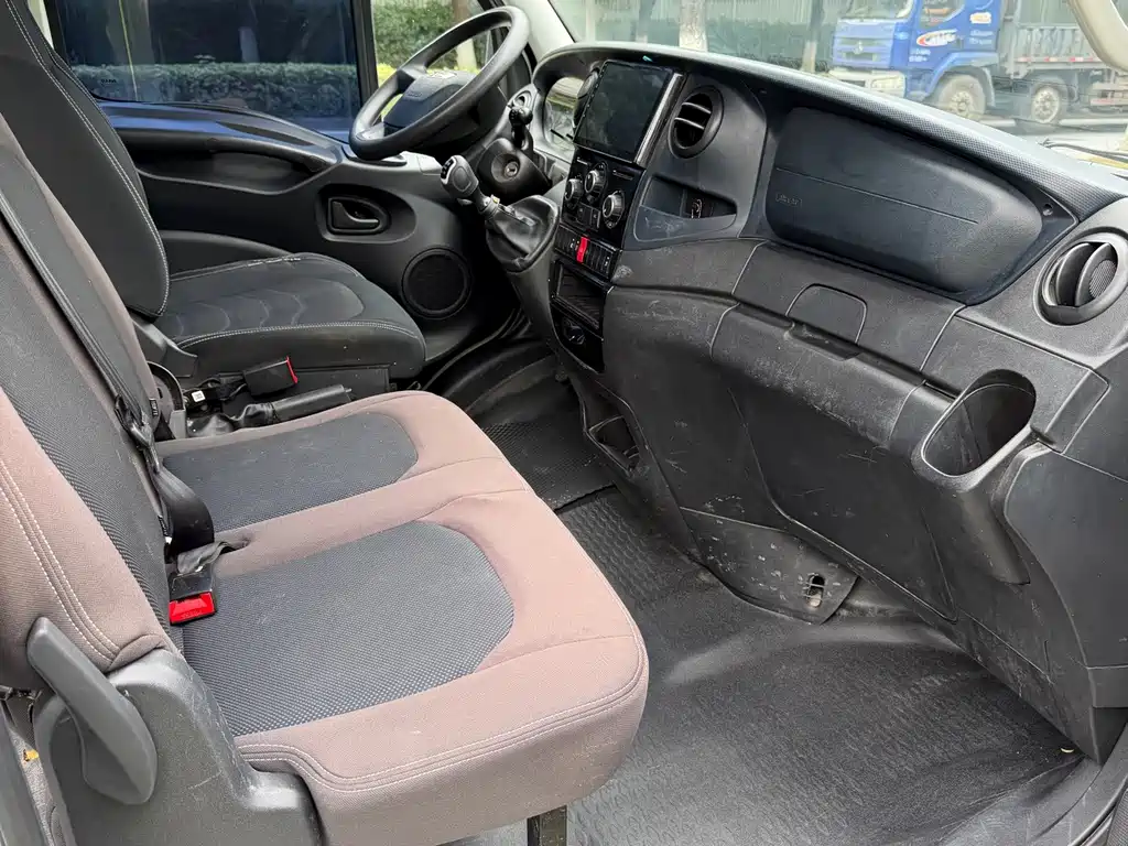 IVECO Ousheng — миниатюра 8