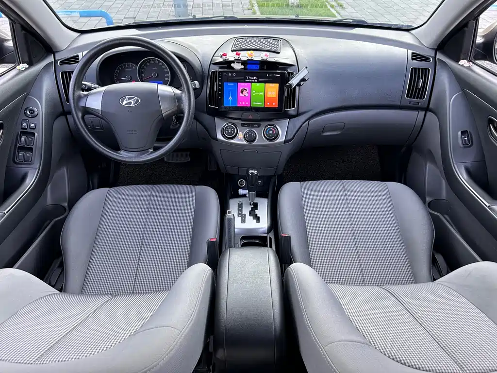 Hyundai Elantra — миниатюра 15