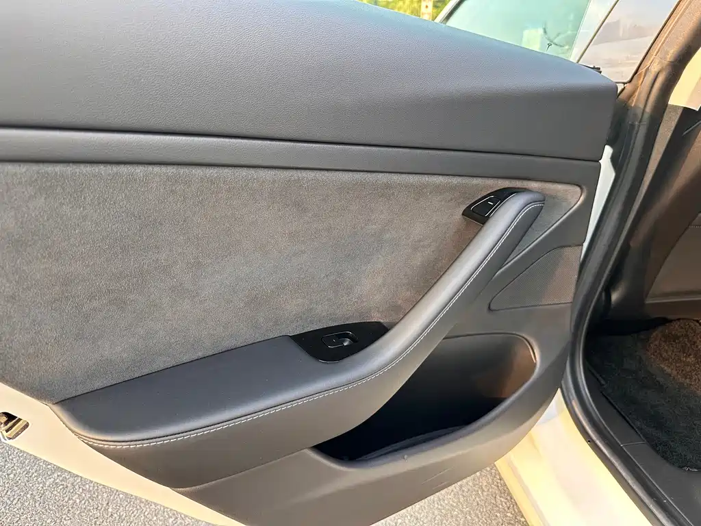 Tesla Model 3 — миниатюра 20
