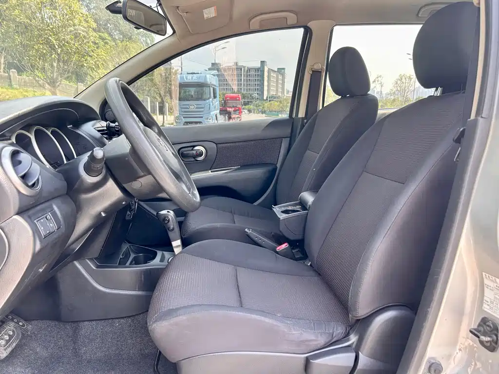 Nissan Livina — миниатюра 7