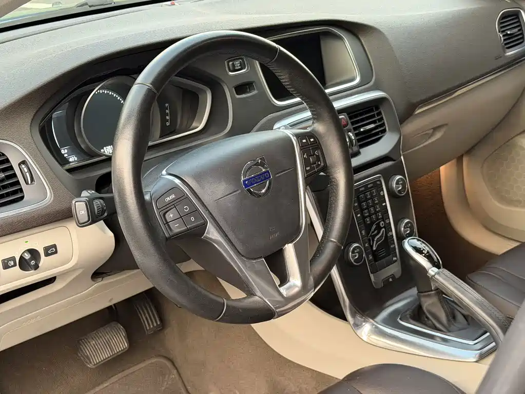 Volvo V40 — миниатюра 9
