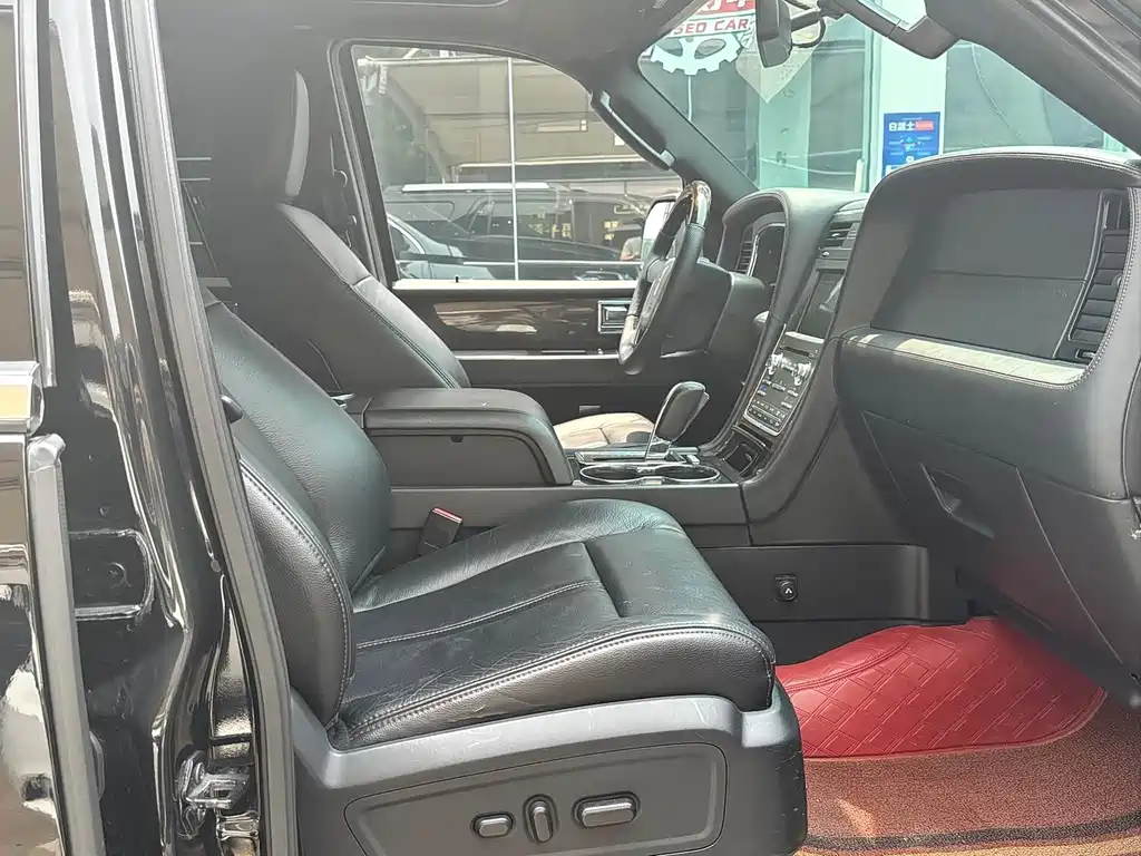 Lincoln Navigator — миниатюра 8
