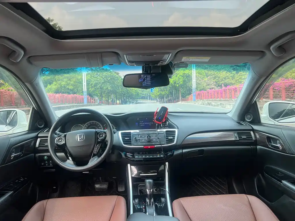 Honda Accord — миниатюра 13