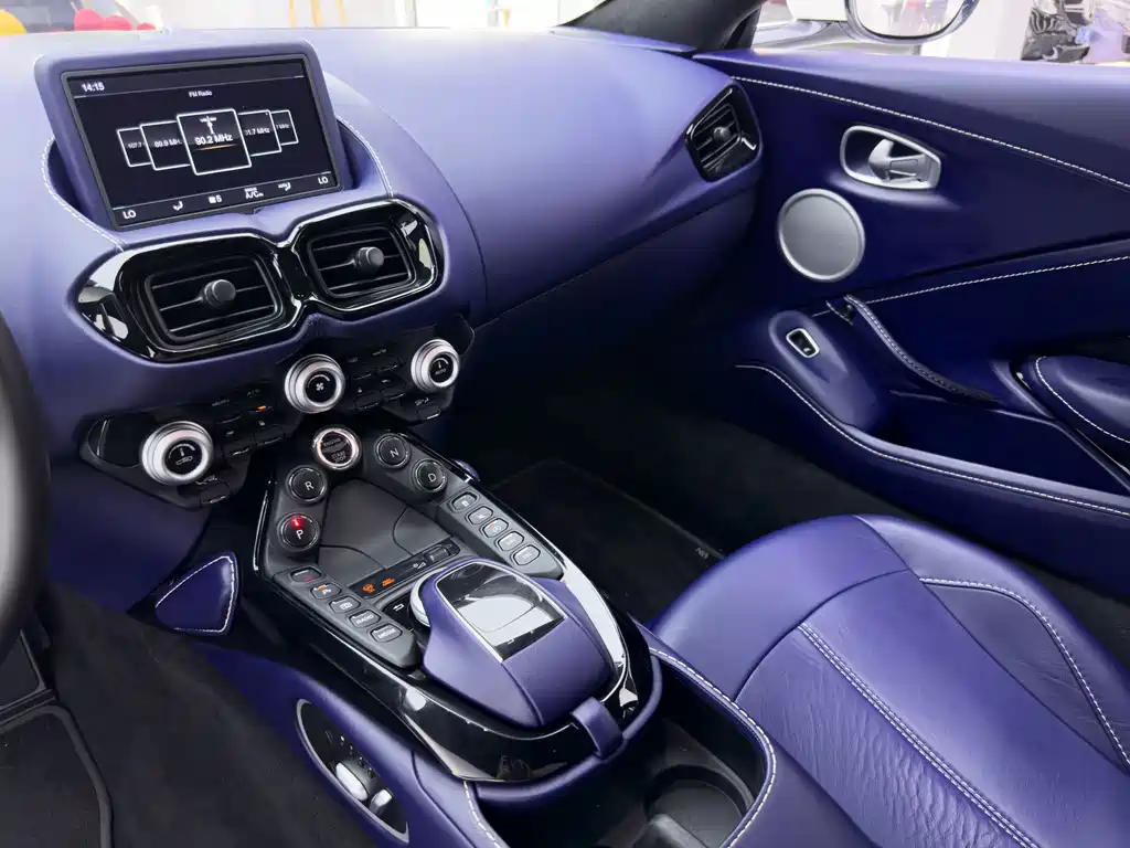 Aston Martin V8 Vantage — миниатюра 22