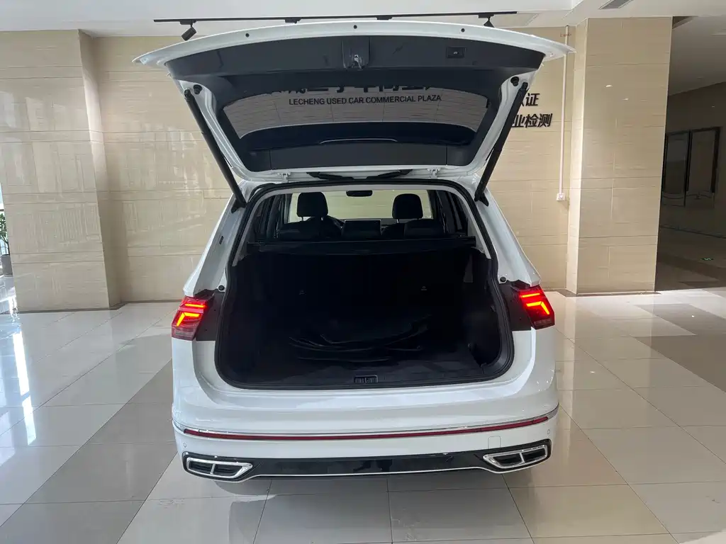 Volkswagen Tiguan L — миниатюра 18