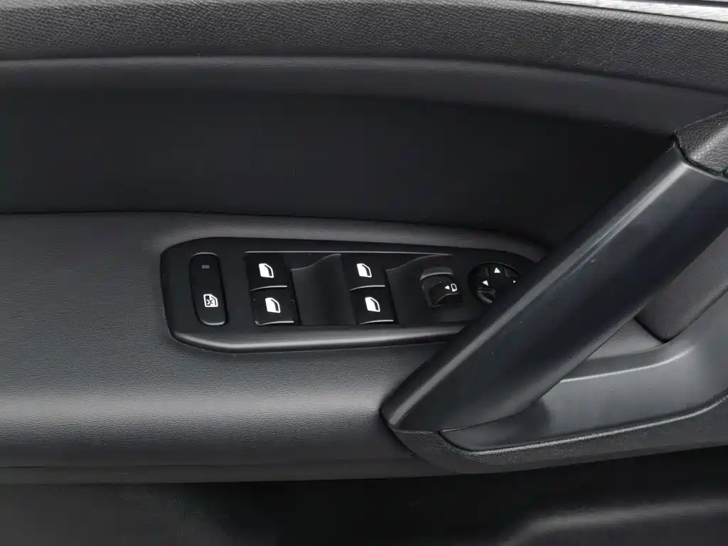 Peugeot 408 — миниатюра 9