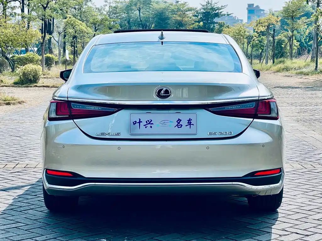 Lexus ES — миниатюра 15