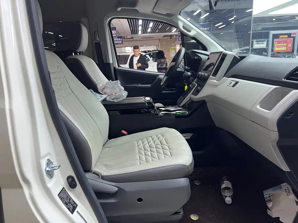 Toyota Hiace — миниатюра 4