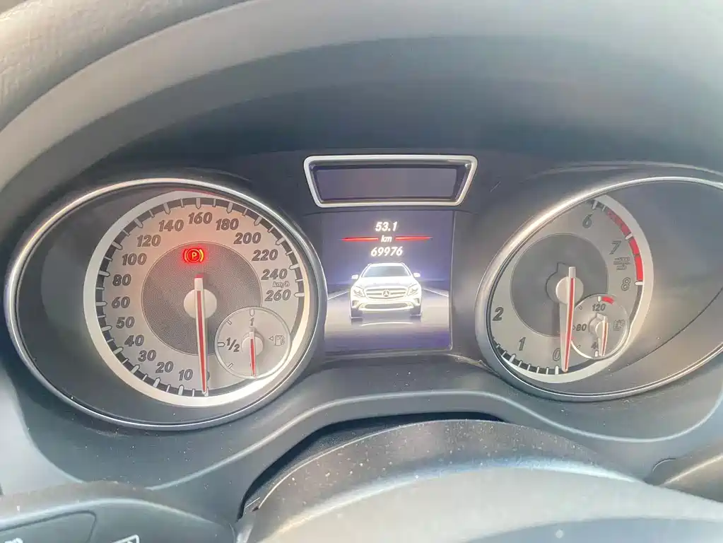 Mercedes-Benz GLA — миниатюра 9