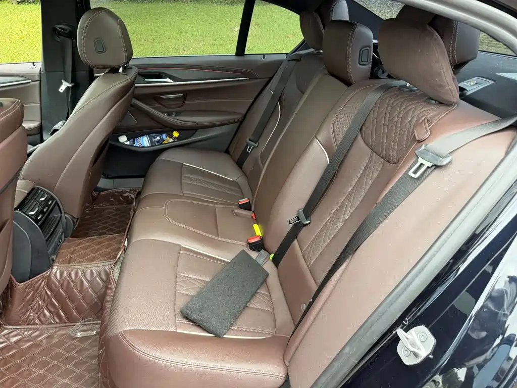 BMW 5 Series New Energy — миниатюра 12