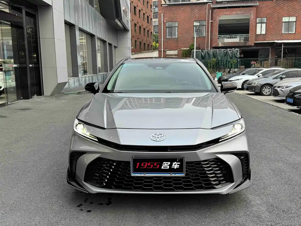 Toyota Camry — миниатюра 2