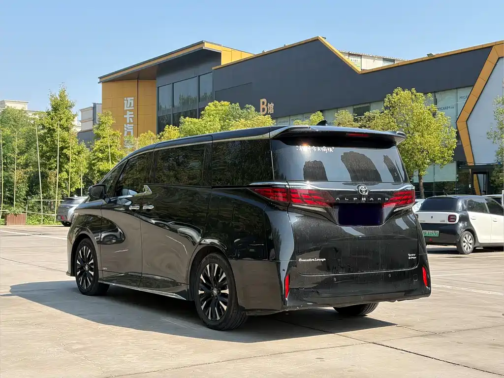 Toyota Alphard — миниатюра 13