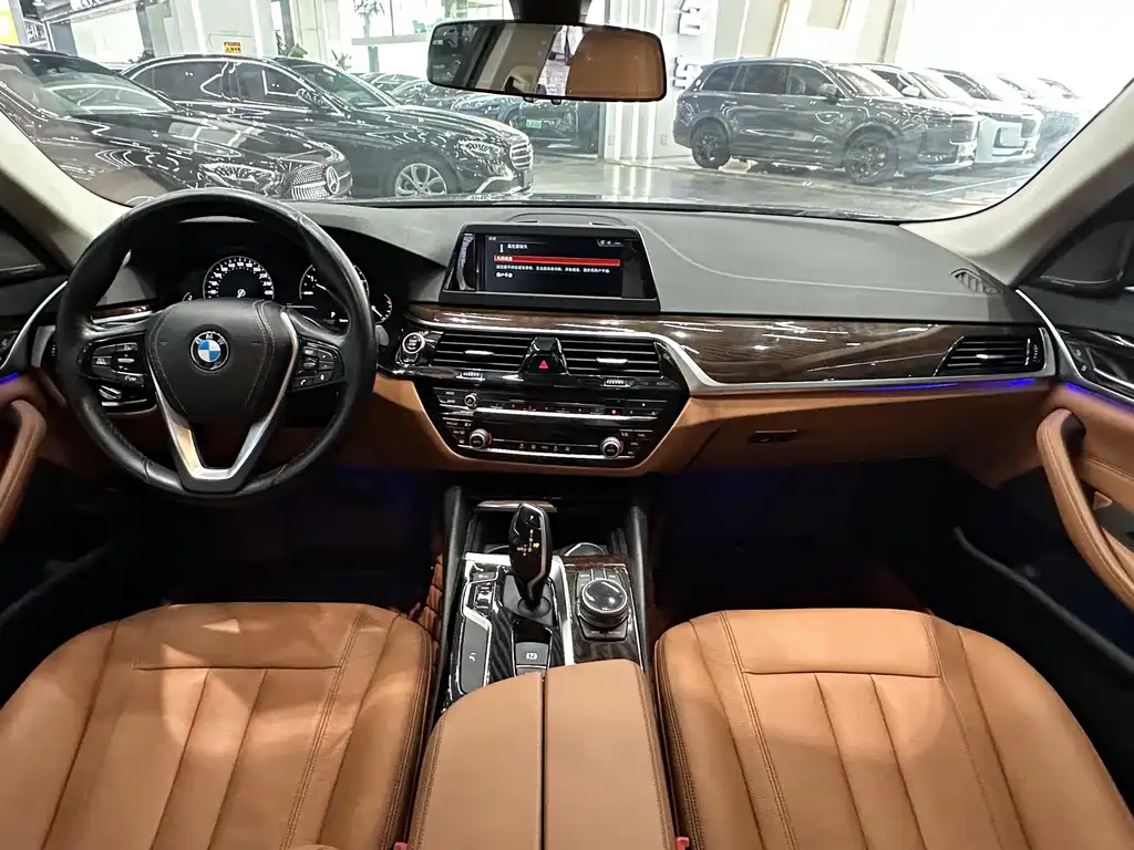 BMW 5 Series — миниатюра 9