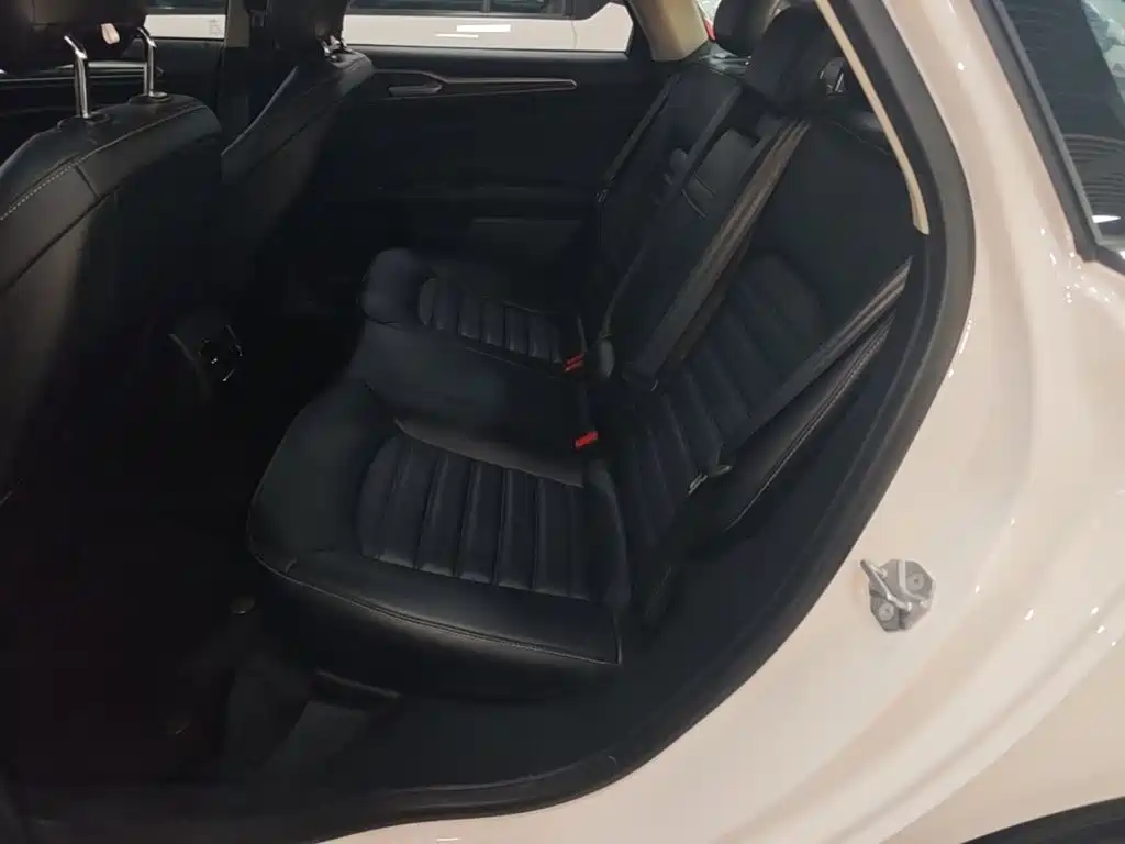 Ford Mondeo — миниатюра 17