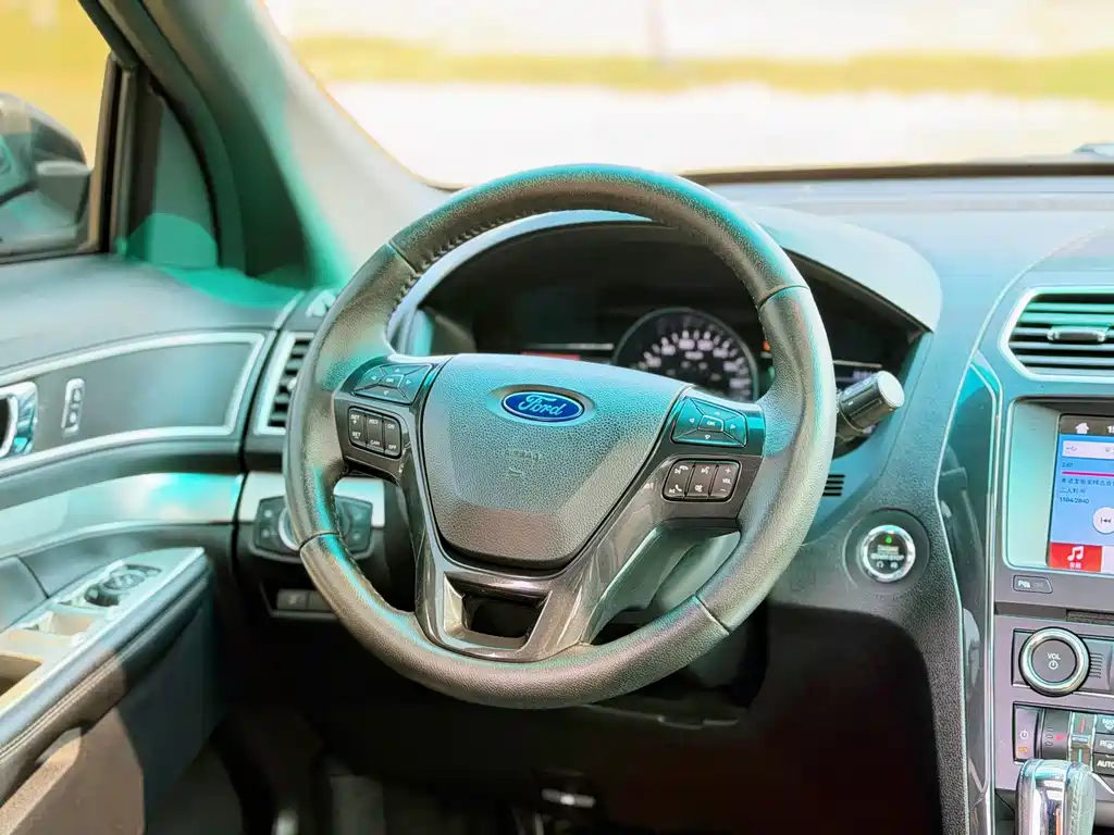 Ford Explorer (Import) — миниатюра 11