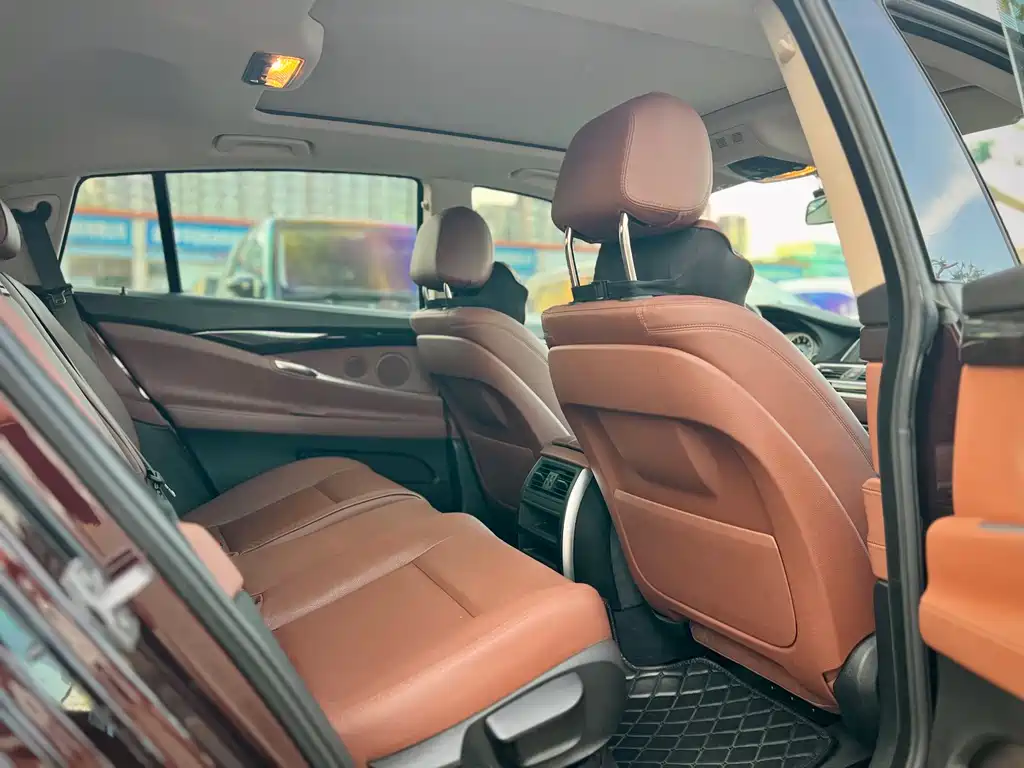 BMW 5 Series GT 528i Leading Type, фото 18