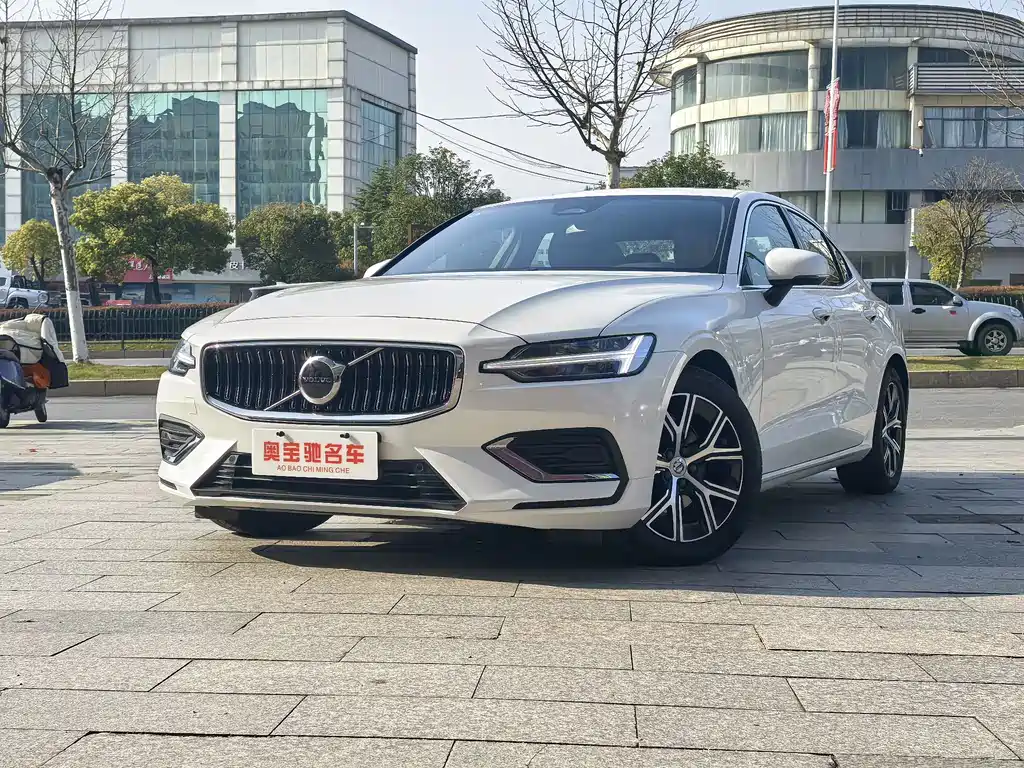 Volvo S60 2025
