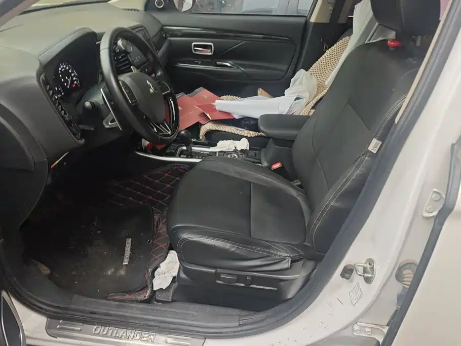 Mitsubishi Outlander 2018 2.4L Elite 5 мест