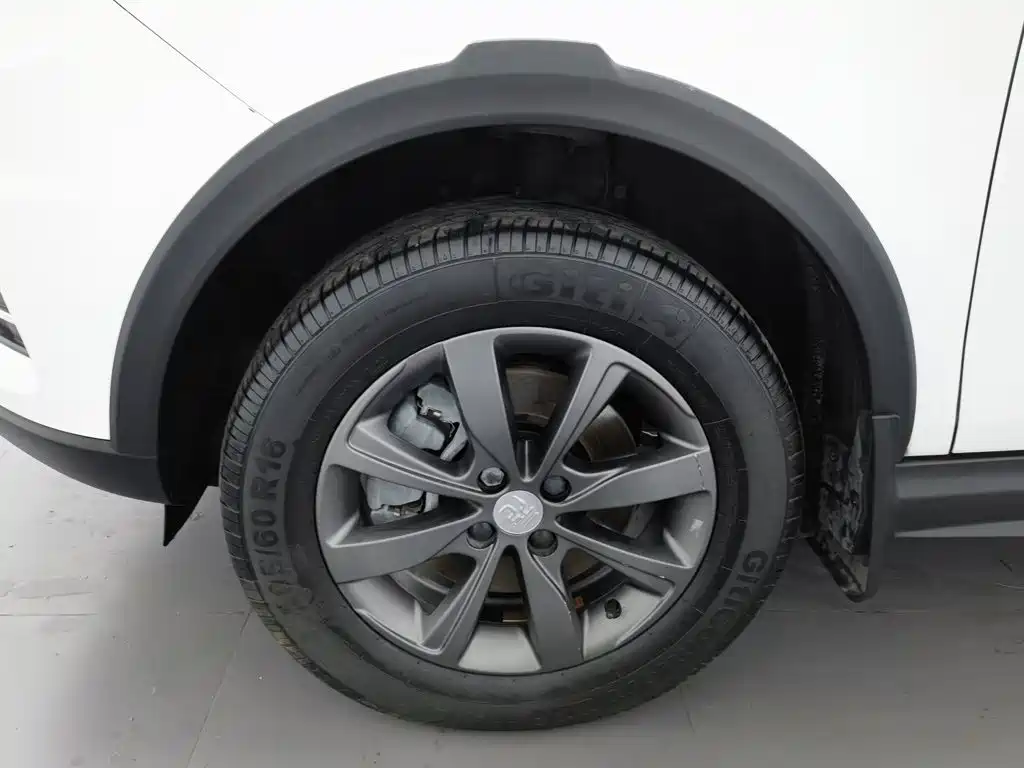 BYD Yuan EV — миниатюра 17