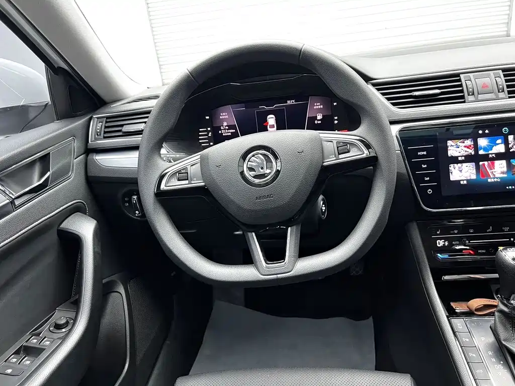 Skoda Superb — миниатюра 5