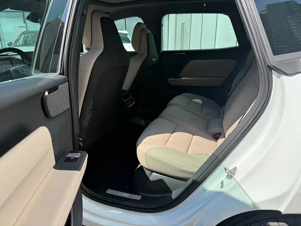 Volvo XC70 PHEV — миниатюра 11