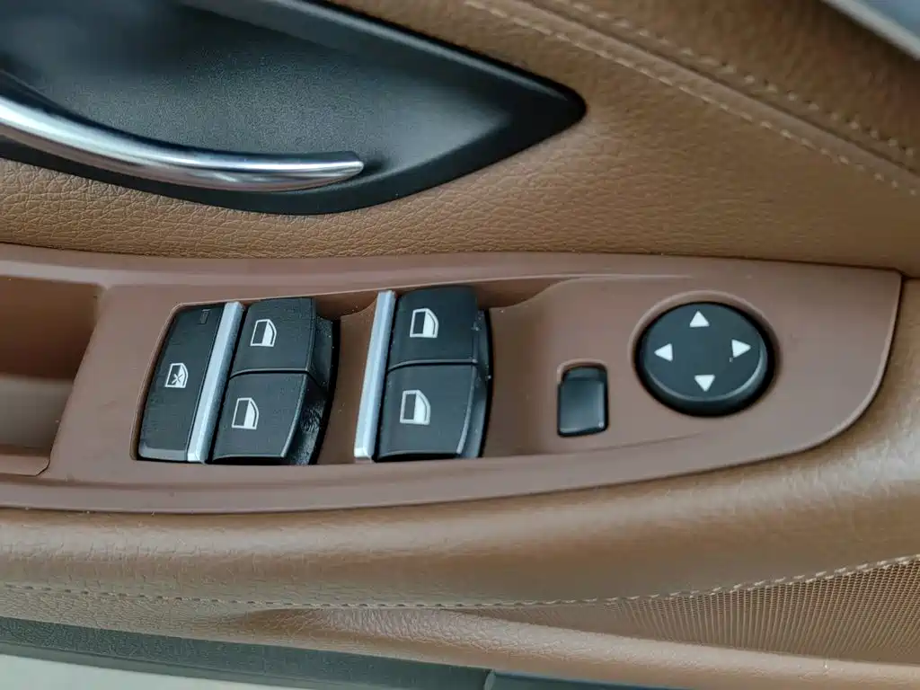 BMW 5 Series (Import) — миниатюра 9