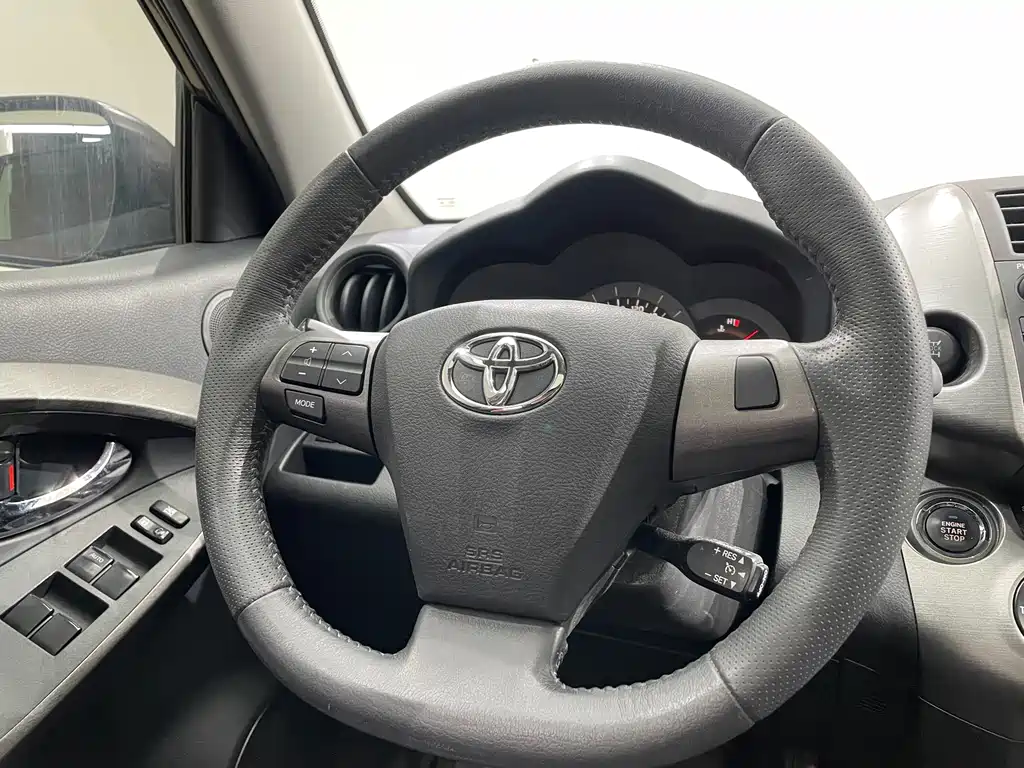 Toyota RAV4 — миниатюра 15