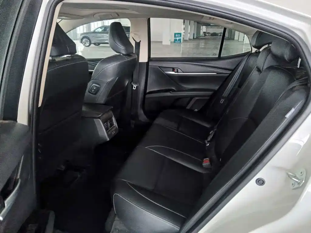 Toyota Camry — миниатюра 9