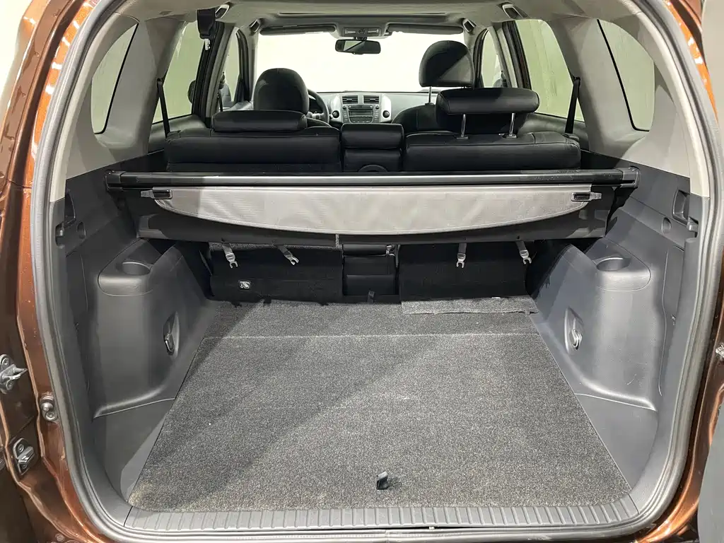 Toyota RAV4 — миниатюра 19