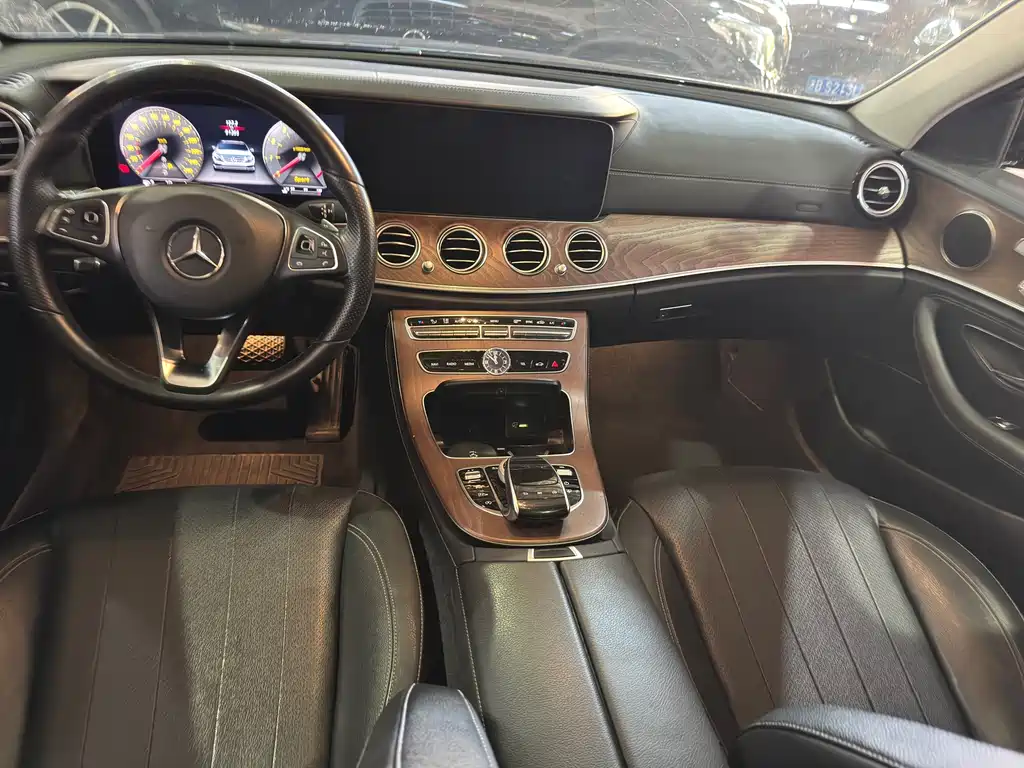 Mercedes-Benz E-Class — миниатюра 6