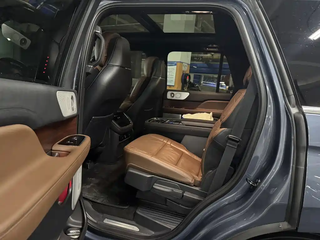 Lincoln Navigator — миниатюра 3