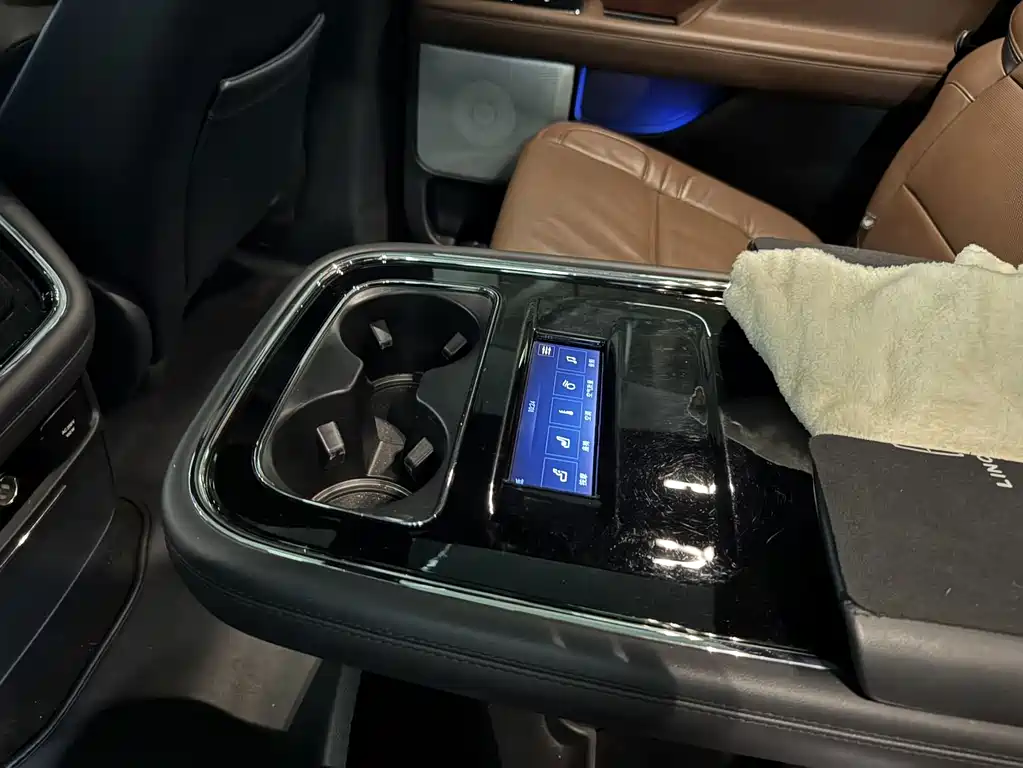 Lincoln Navigator — миниатюра 5