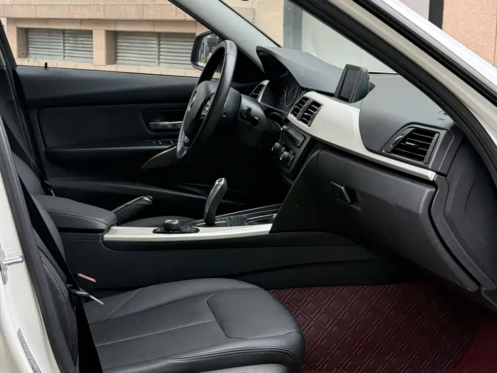 BMW 3 Series — миниатюра 11