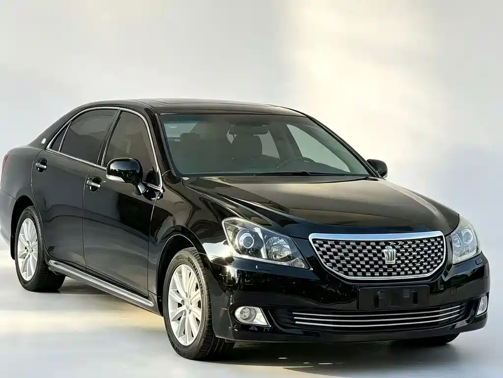 Toyota Crown — миниатюра 3
