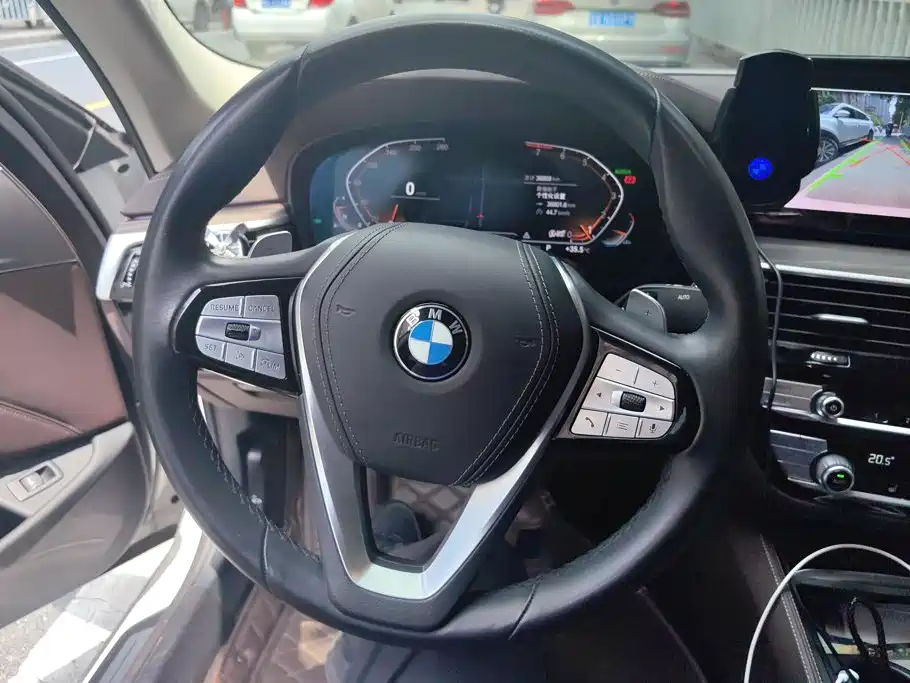 BMW 5 Series — миниатюра 15