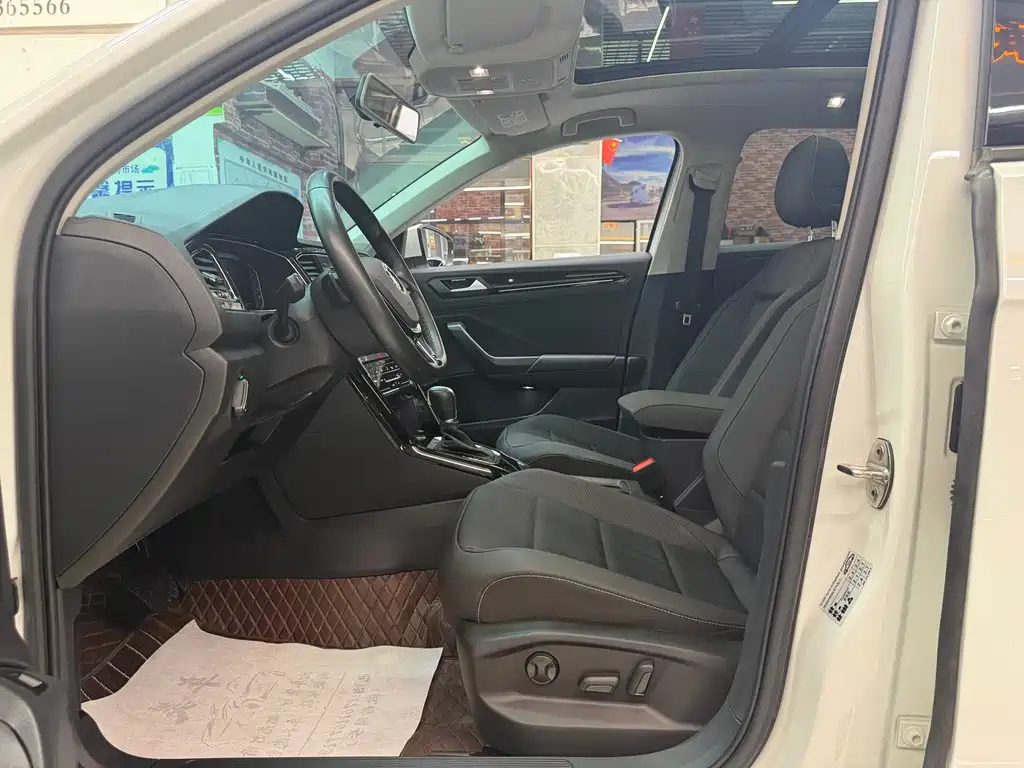 Volkswagen T-Roc — миниатюра 12