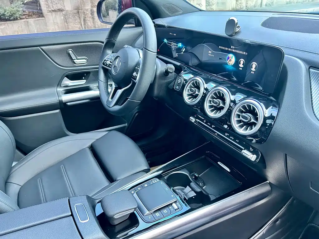 Mercedes-Benz GLA — миниатюра 6