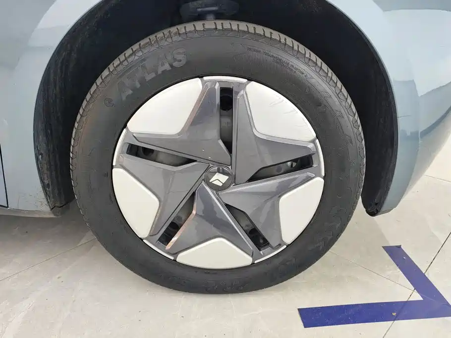 Baojun Yunduo — миниатюра 6