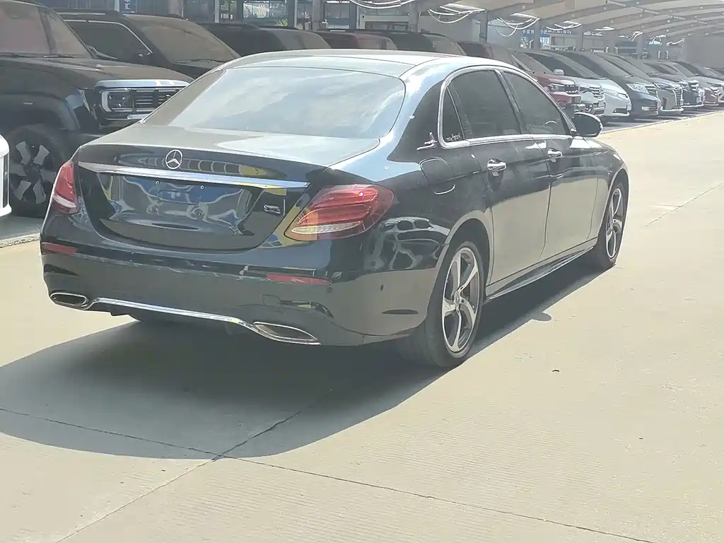 Mercedes-Benz E-Class — миниатюра 7