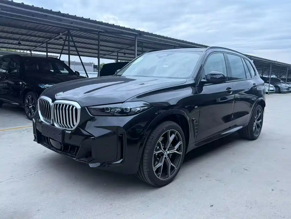 宝马X5 2026款 改款 xDrive 30Li 尊享型M运动曜夜套装 2026