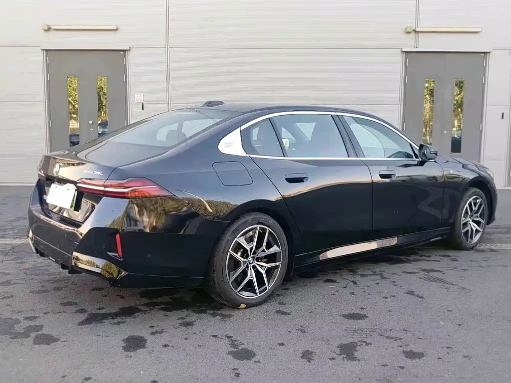BMW i5 — миниатюра 5