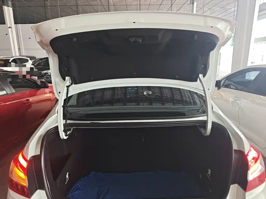 Peugeot 408 — миниатюра 19