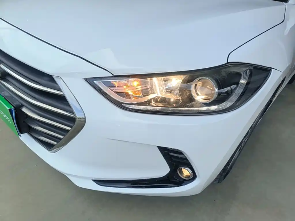 Hyundai Elantra — миниатюра 24