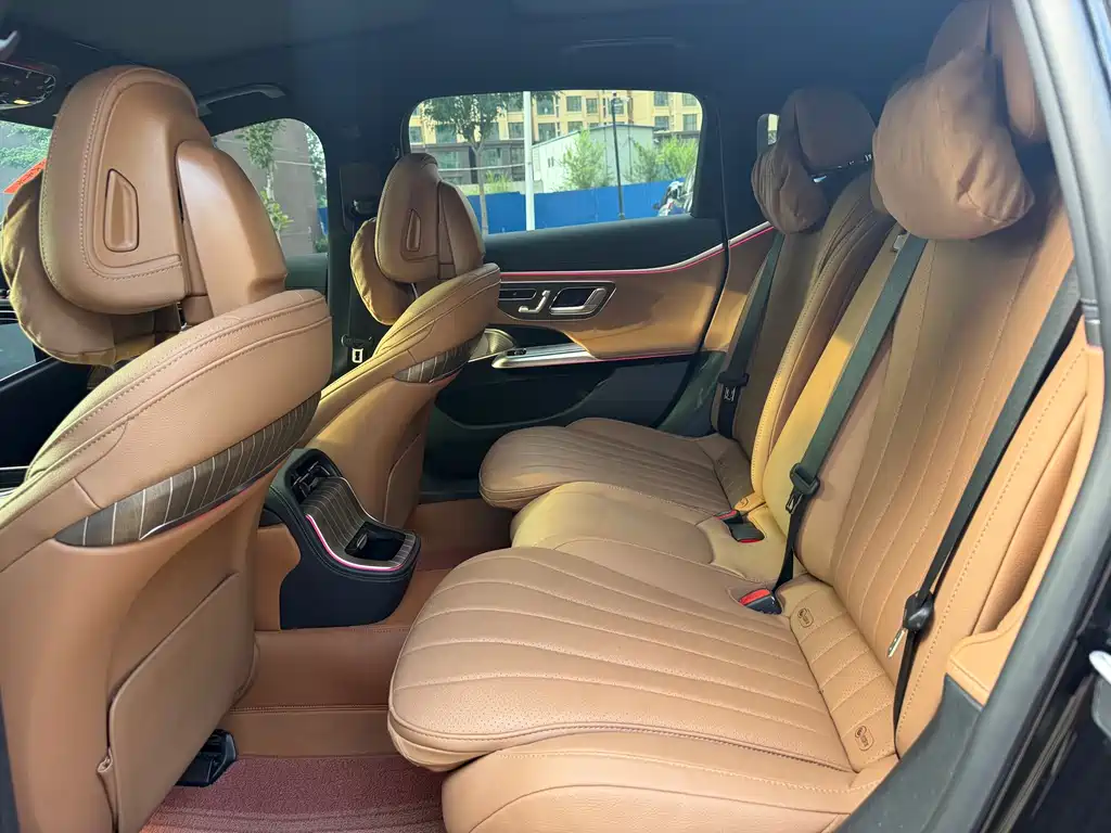 Mercedes-Benz E-Class — миниатюра 5