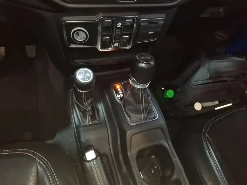 Jeep Wrangler PHEV — миниатюра 14